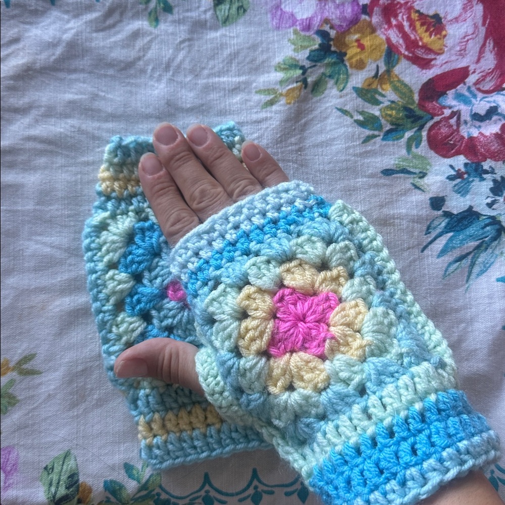 Crochet Fingerless Gloves with Colorful Pattern